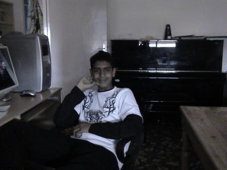 je suis dans ma chambre